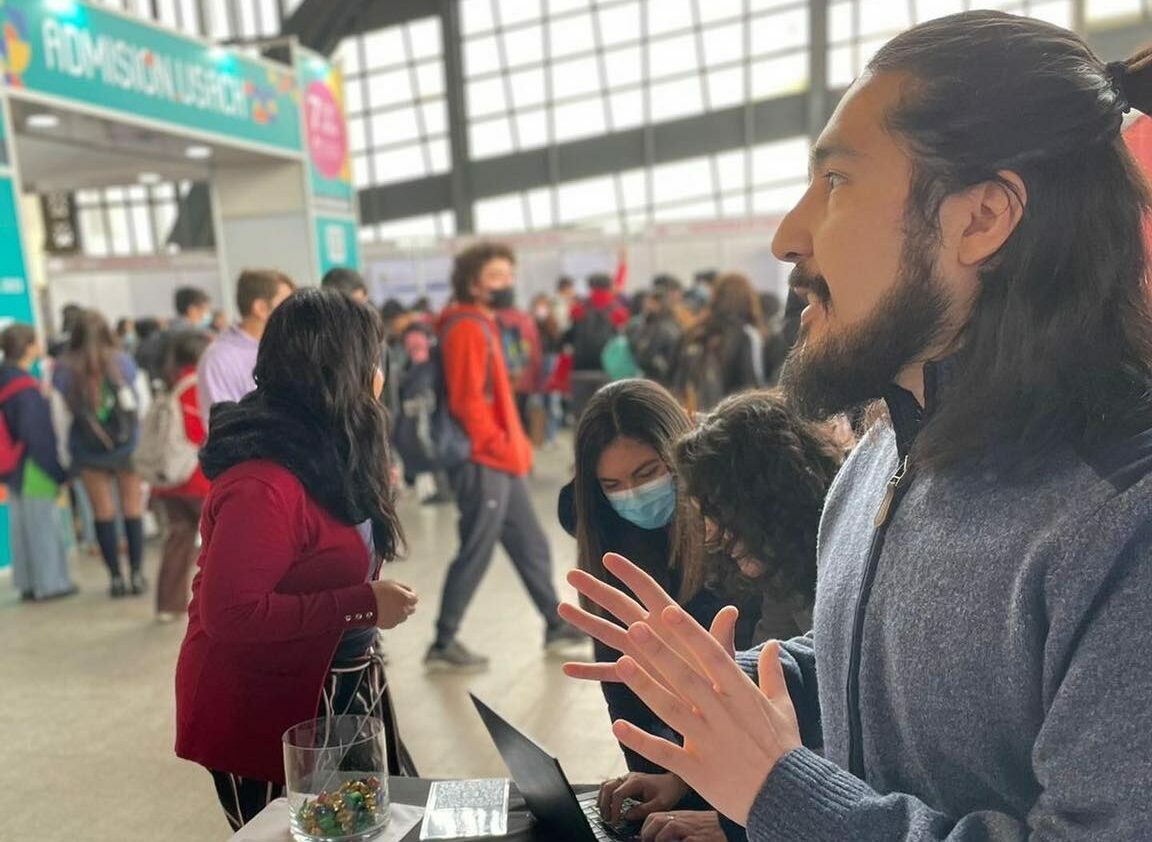 flich-participa-de-feria-de-orientacion-vocacional-en-estacion-mapocho