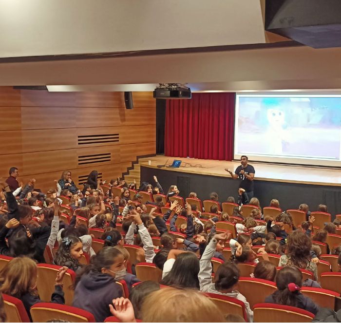 Charla a 250 estudiantes Colegio Gimnasio Femenino de Bogotá