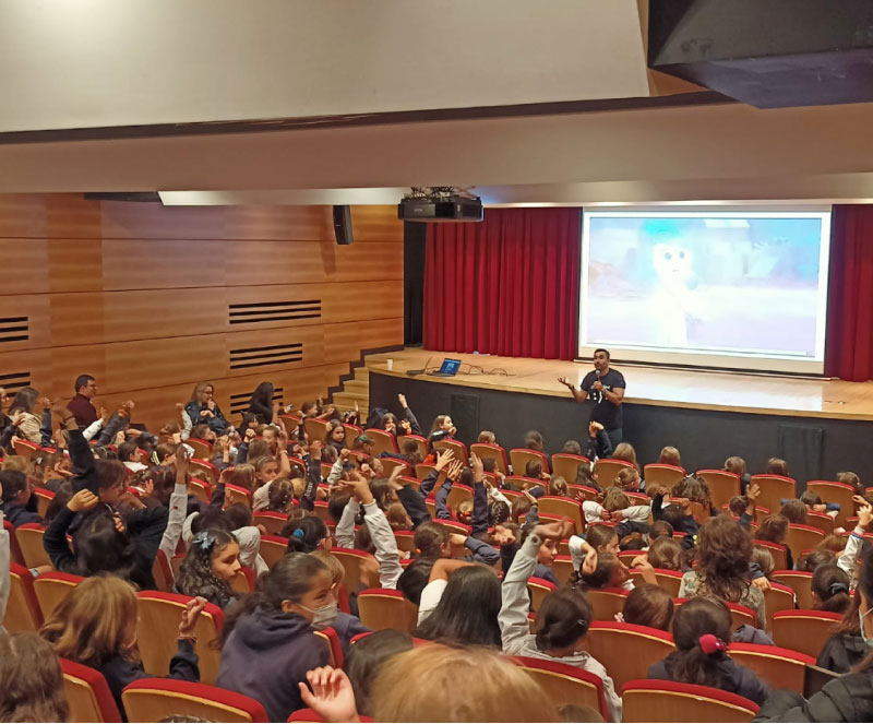 charla-a-250-estudiantes-colegio-gimnasio-femenino-de-bogota